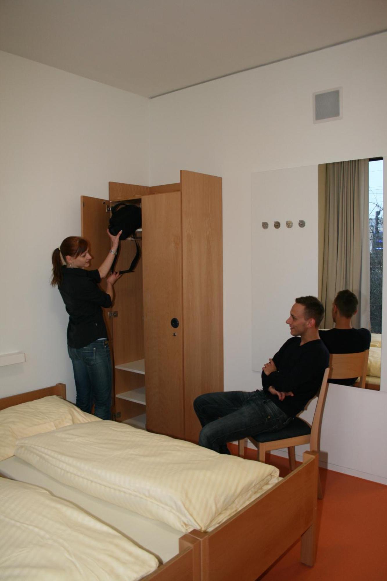 Jugendherberge Stuttgart Neckarpark Dış mekan fotoğraf